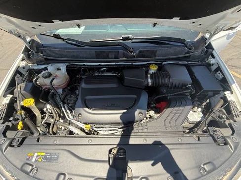 Used 2022 Chrysler Voyager LX FWD image 10