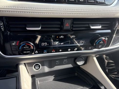 Used 2023 Nissan Rogue SL w/ SL Premium Package image 35