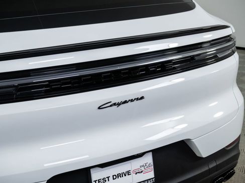 New 2026 Porsche Cayenne Coupe AWD/4WD image 39