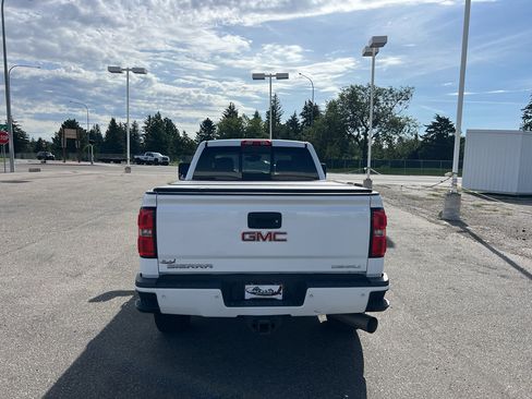 Used 2016 GMC Sierra 2500 Denali w/ Duramax Plus Package AWD/4WD image 4