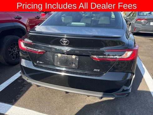 Used 2025 Toyota Camry SE w/ Convenience Package FWD image 5