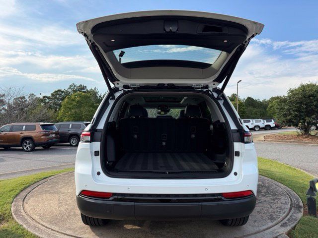 Used 2023 Jeep Grand Cherokee Limited w/ Black Appearance Package RWD image 31