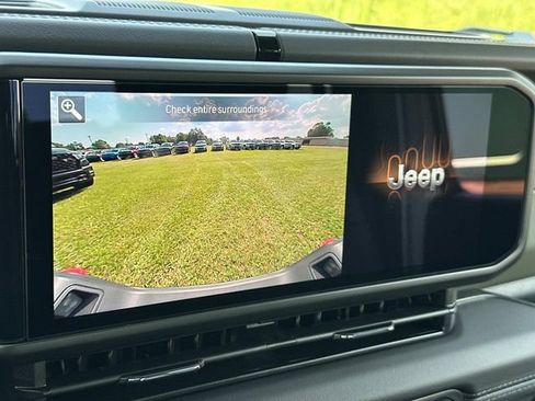 New 2025 Jeep Gladiator Mojave w/ Convenience Group image 24