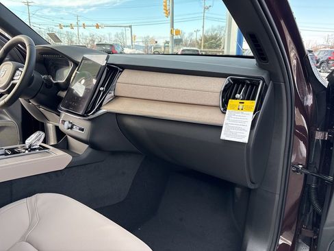 New 2026 Volvo XC90 B6 Plus w/ Protection Package Premier AWD/4WD image 41