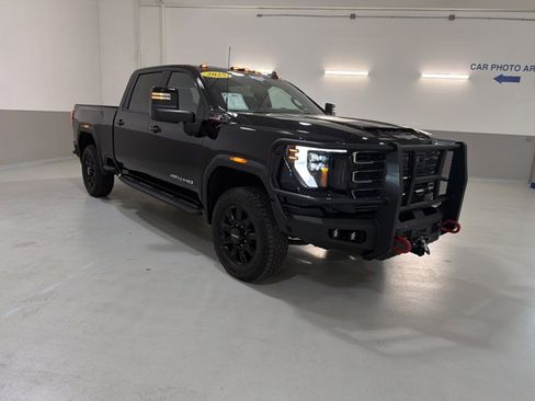 Used 2025 GMC Sierra 3500 AT4 w/ AT4 Premium Plus Package AWD/4WD image 7