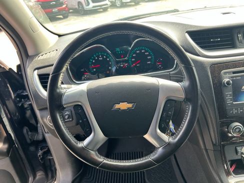 Used 2016 Chevrolet Traverse LT FWD image 3