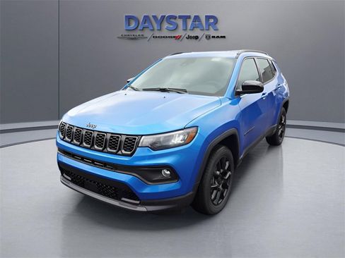 Used 2025 Jeep Compass Latitude w/ Altitude Special Edition image 23