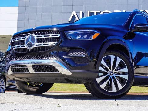 Used 2025 Mercedes-Benz GLE 450e 4MATIC image 2