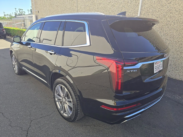Used 2025 Cadillac XT6 Premium Luxury FWD image 3