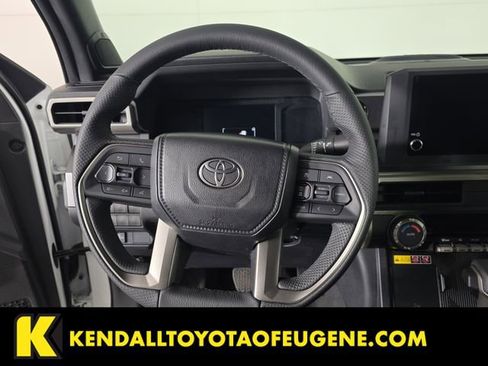 Certified 2025 Toyota Tacoma SR5 w/ SR5 Upgrade Package AWD/4WD image 11