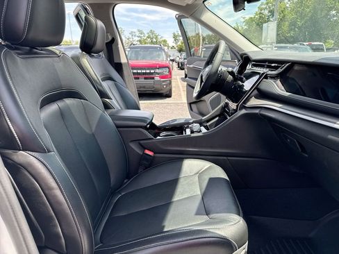 Used 2023 Jeep Grand Cherokee 4WD 4xe image 23