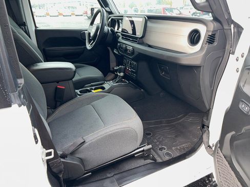Used 2024 Jeep Wrangler Willys image 22