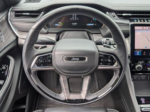 Used 2023 Jeep Grand Cherokee Overland w/ Advanced Protech Group III AWD/4WD image 24