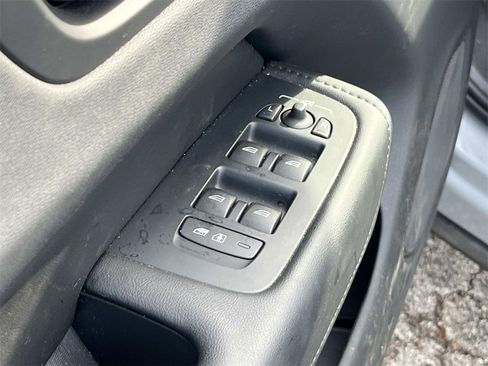 Used 2024 Volvo XC60 B5 Plus image 21