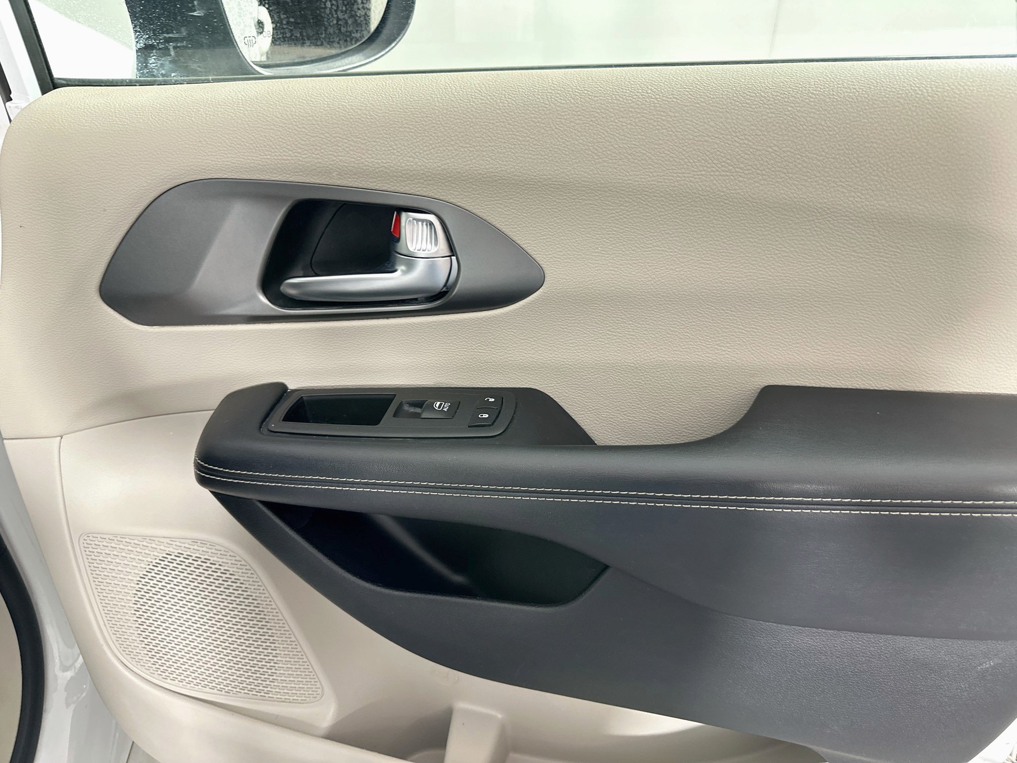 Used 2023 Chrysler Pacifica Touring-L FWD image 31