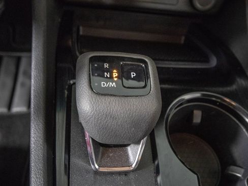 Used 2022 Nissan Rogue SV image 25