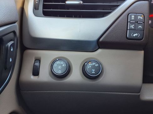 Used 2020 Chevrolet Suburban Premier image 18
