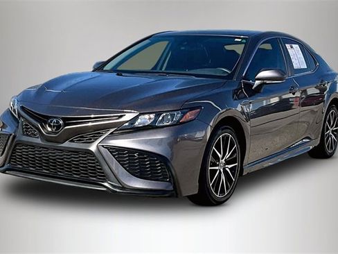 Used 2023 Toyota Camry SE image 2