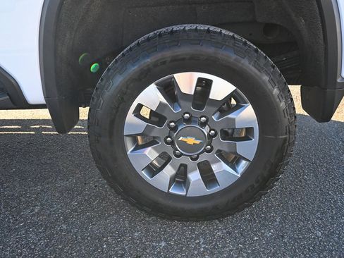 Used 2022 Chevrolet Silverado 2500 Custom w/ Custom Value Package image 13