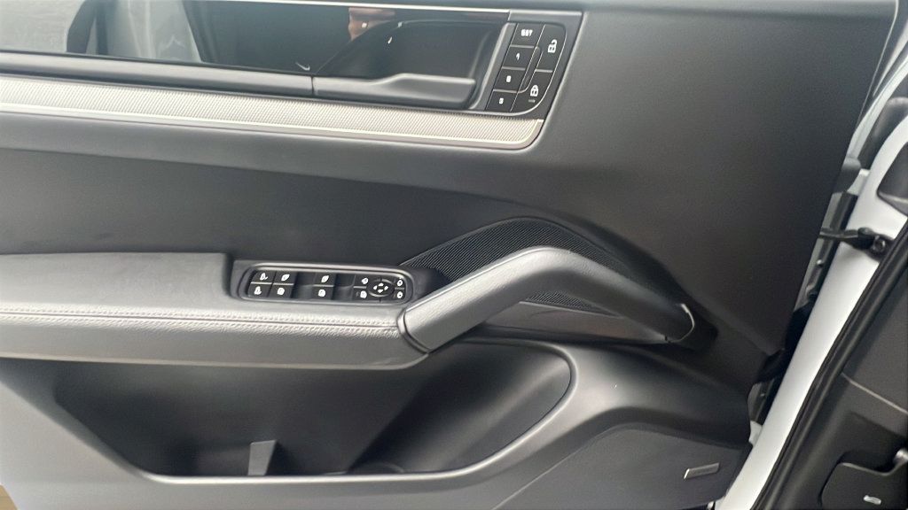 Certified 2026 Porsche Cayenne S AWD/4WD image 23