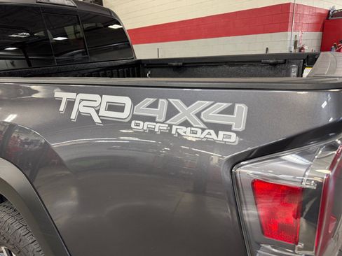 Certified 2022 Toyota Tacoma TRD Off-Road AWD/4WD image 25