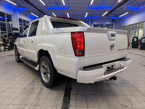 Used 2002 Cadillac Escalade EXT image 3