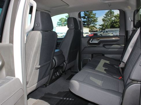 Used 2025 Chevrolet Silverado 2500 LT w/ Convenience Package AWD/4WD image 7