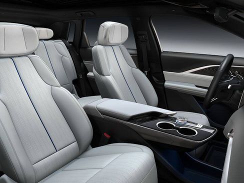 New 2026 Cadillac Lyriq Sport w/ LPO, Floor Liner Package AWD/4WD image 21