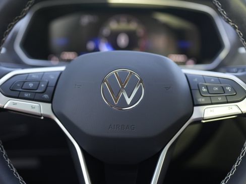 Certified 2024 Volkswagen Tiguan SE w/ Panoramic Sunroof Package AWD/4WD image 20