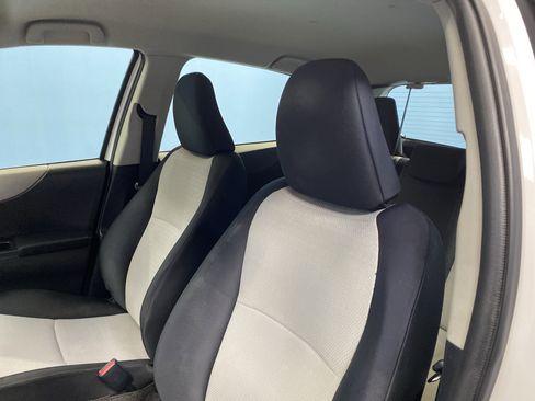 Used 2012 Toyota Yaris 4-Door Hatchback image 8
