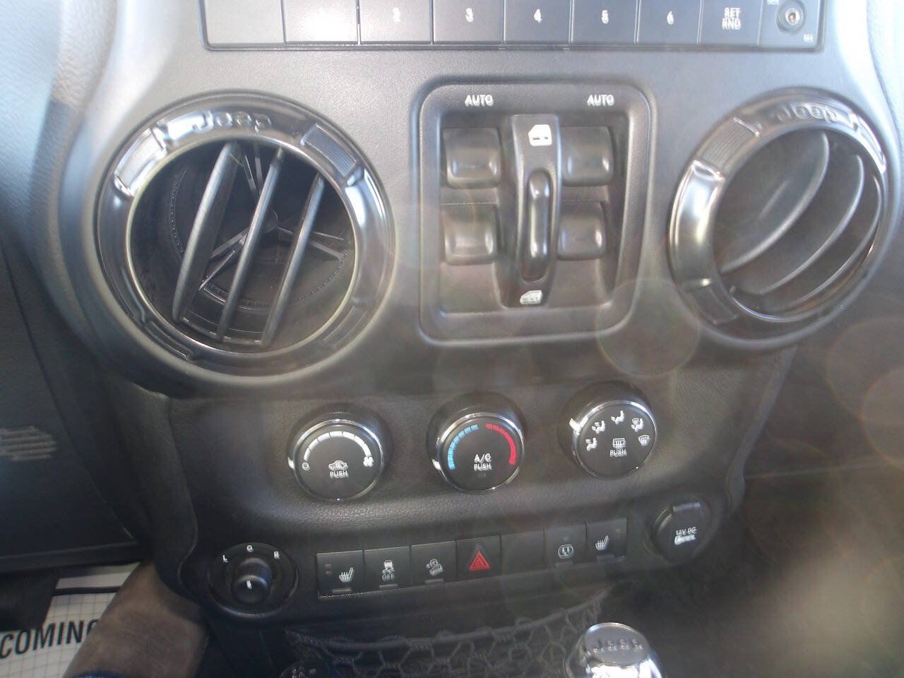 Used 2017 Jeep Wrangler Unlimited Sahara AWD/4WD image 15