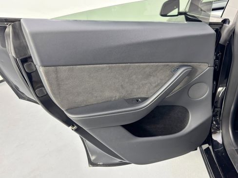 Used 2023 Tesla Model Y Long Range image 47