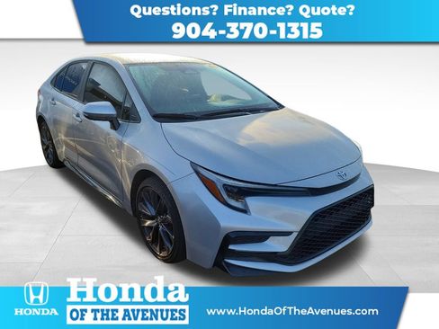 Used 2025 Toyota Corolla SE FWD image 1
