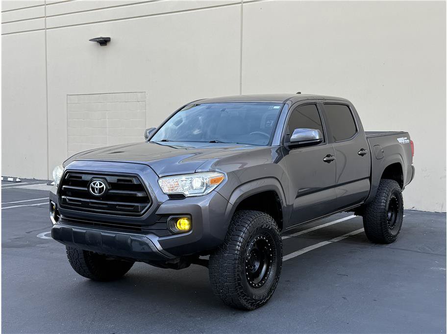 Used 2017 Toyota Tacoma SR w/ Tow Package AWD/4WD image 4