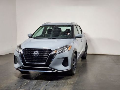Used 2023 Nissan Kicks SV image 4