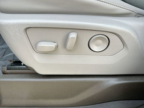 Used 2025 GMC Sierra 1500 SLT image 12