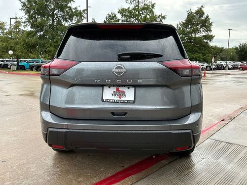 Used 2025 Nissan Rogue SV FWD image 7