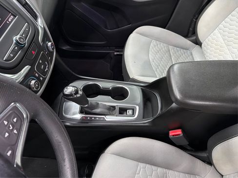 Used 2020 Chevrolet Equinox LS image 33