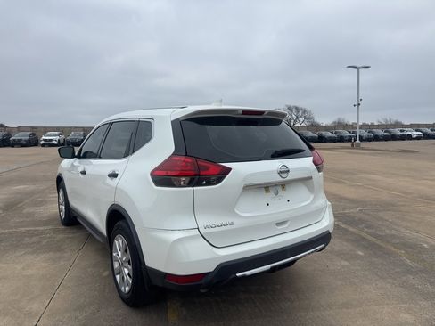 Used 2017 Nissan Rogue S image 11