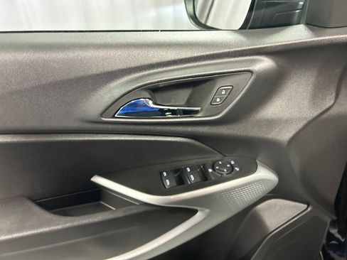 Used 2025 Chevrolet Trax LS FWD image 13