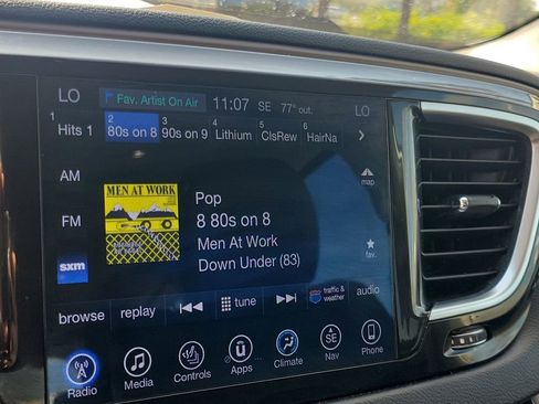 Used 2017 Chrysler Pacifica Touring-L Plus FWD image 28