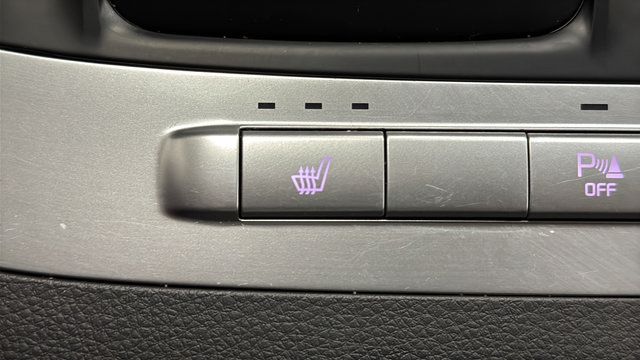 Used 2024 Kia Carnival LX FWD image 29