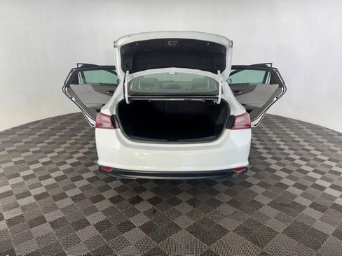 Used 2022 Chevrolet Malibu LT FWD image 15
