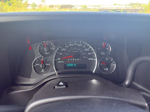 Used 2024 Chevrolet Express 2500 w/ Driver Convenience Package RWD image 14