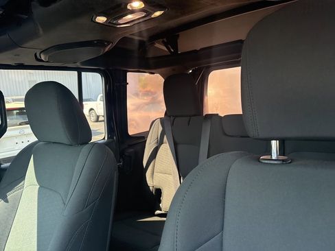 Used 2021 Jeep Wrangler Unlimited Sport image 16