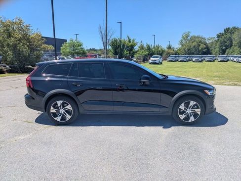 Used 2023 Volvo V60 B5 Cross Country Plus w/ Climate Package AWD/4WD image 2