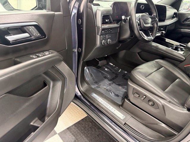 Used 2025 Chevrolet Suburban Z71 AWD/4WD image 38