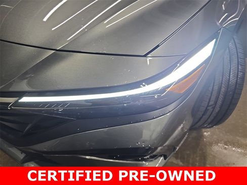Certified 2025 Hyundai Elantra Limited image 32