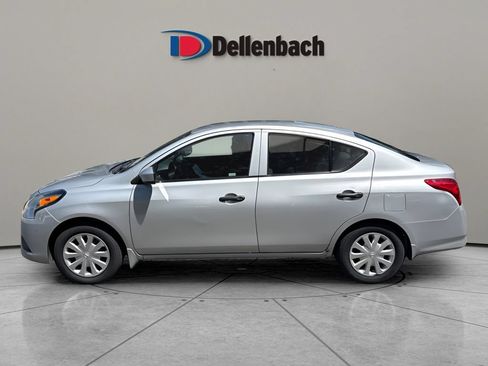 Used 2016 Nissan Versa S FWD image 3