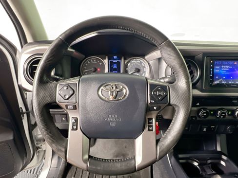 Used 2019 Toyota Tacoma SR5 RWD image 17